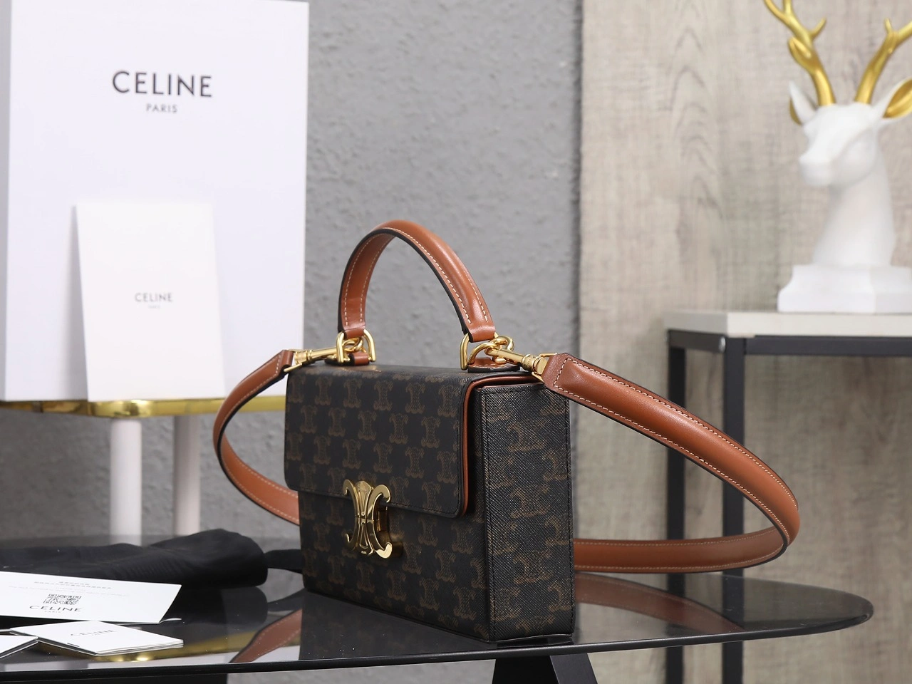 Breathable Celine Triomphe Bags 78399