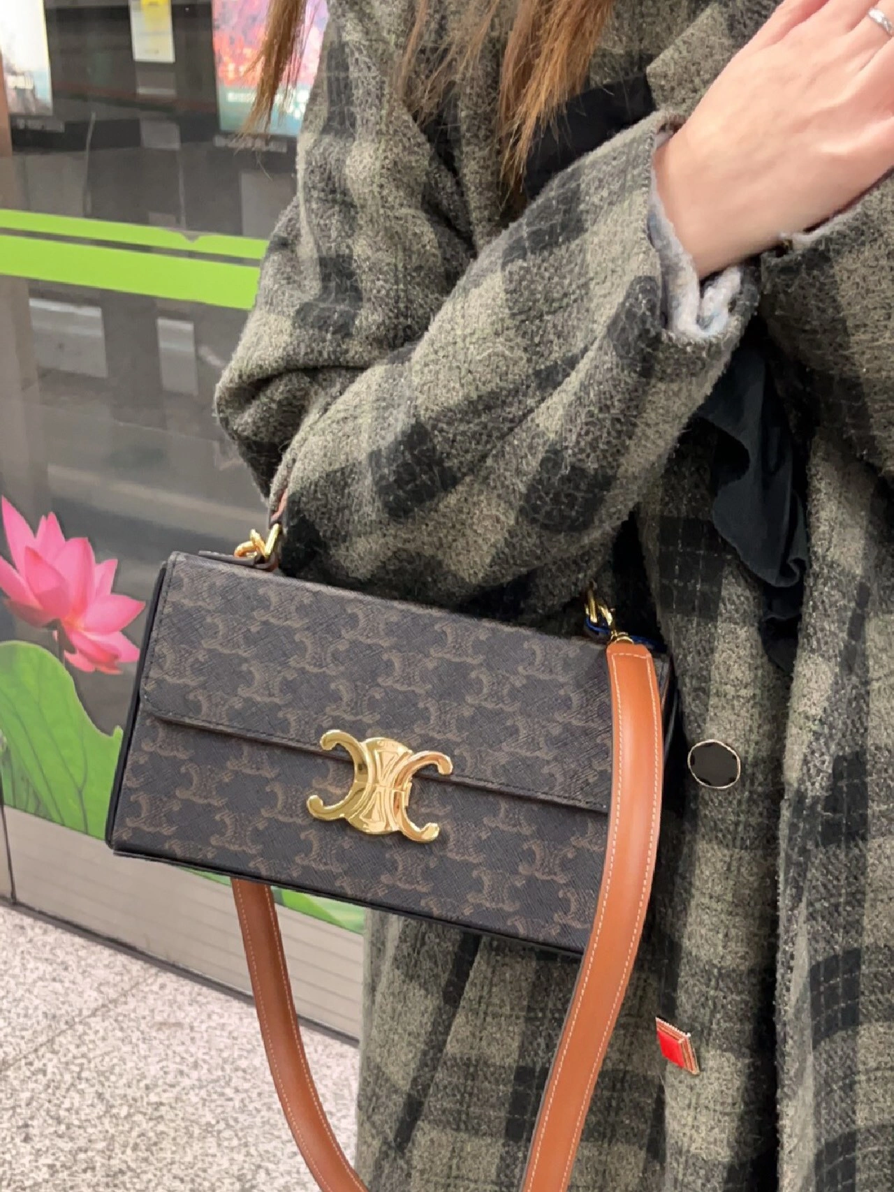 Breathable Celine Triomphe Bags 78399