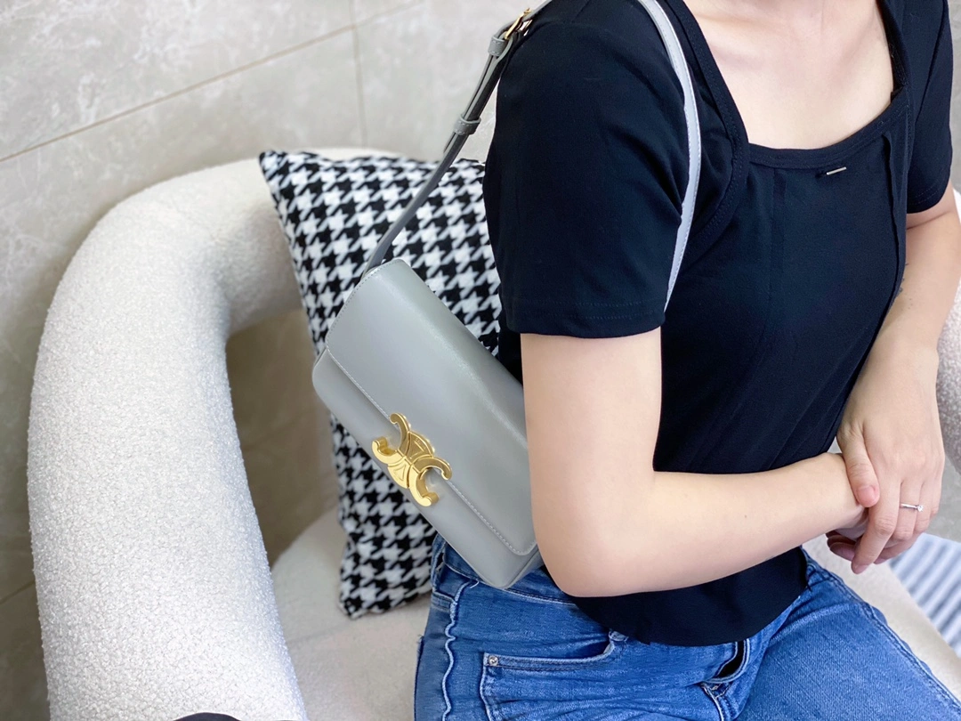 Trendsetting Celine Triomphe Bags 94540
