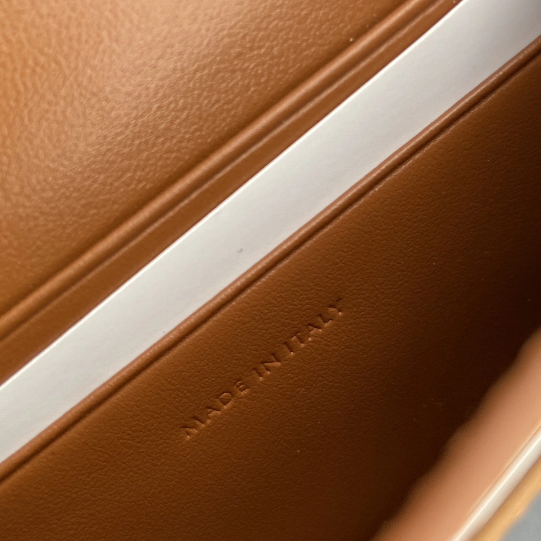 Reliable Celine Wallets Purse 56753