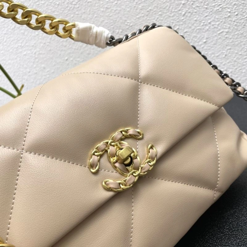 Chanel 19 Bags Refined 84446