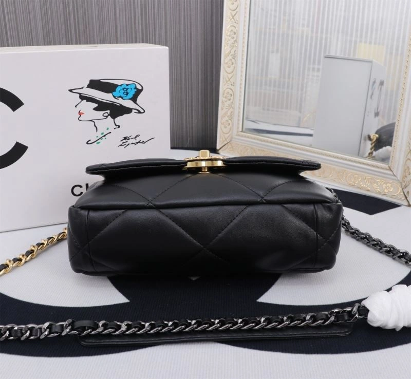 Vibrant Chanel 19 Bags 86455