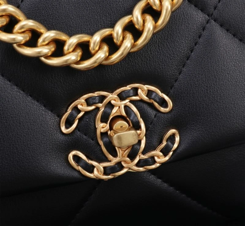 Vibrant Chanel 19 Bags 86455
