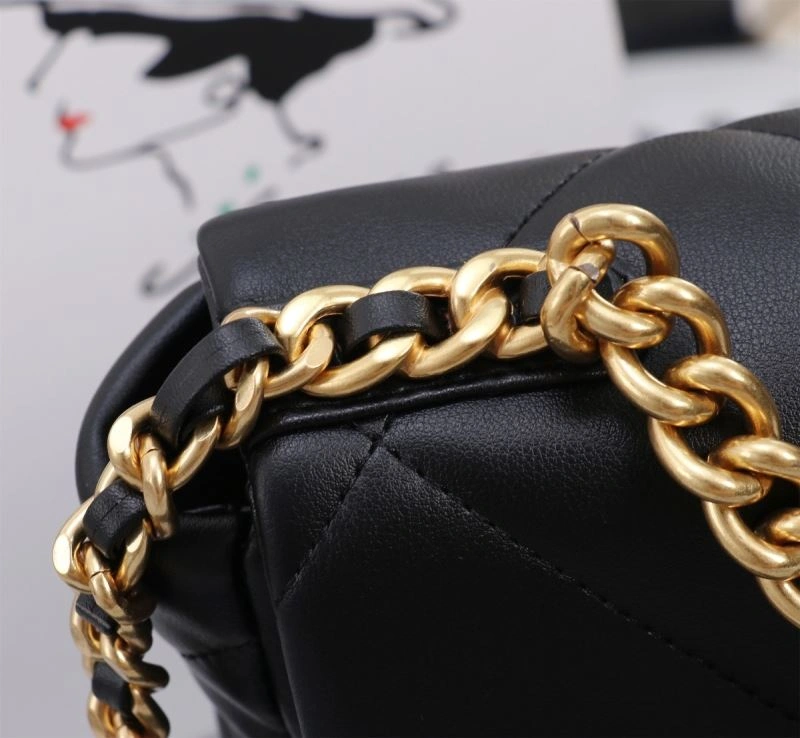Vibrant Chanel 19 Bags 86455