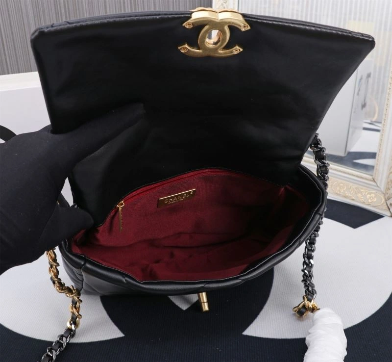 Vibrant Chanel 19 Bags 86455