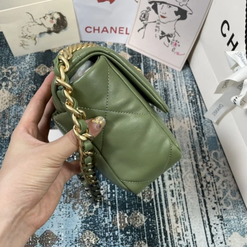 Chanel 19 Bags SunProtective 55593