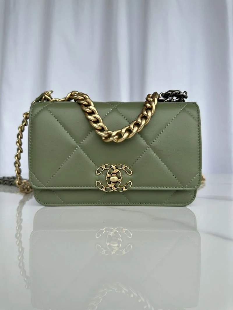 Chanel 19 Bags StreetReady 55568