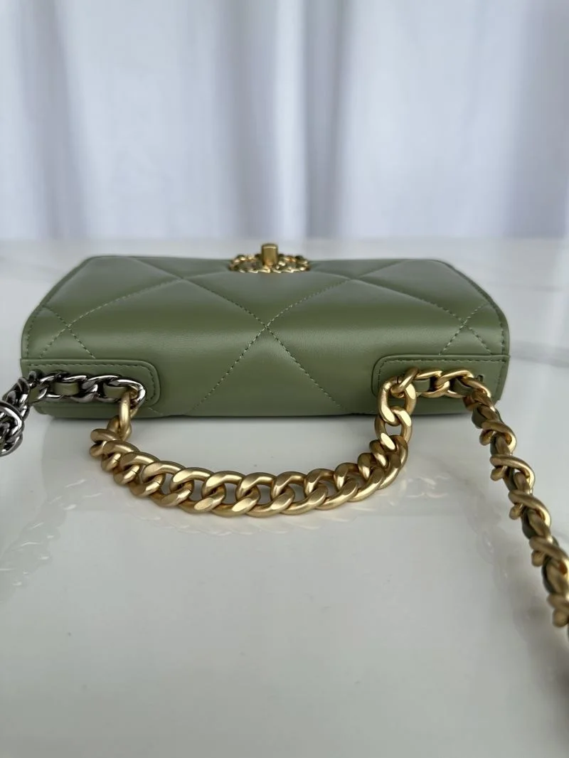 Chanel 19 Bags StreetReady 55568