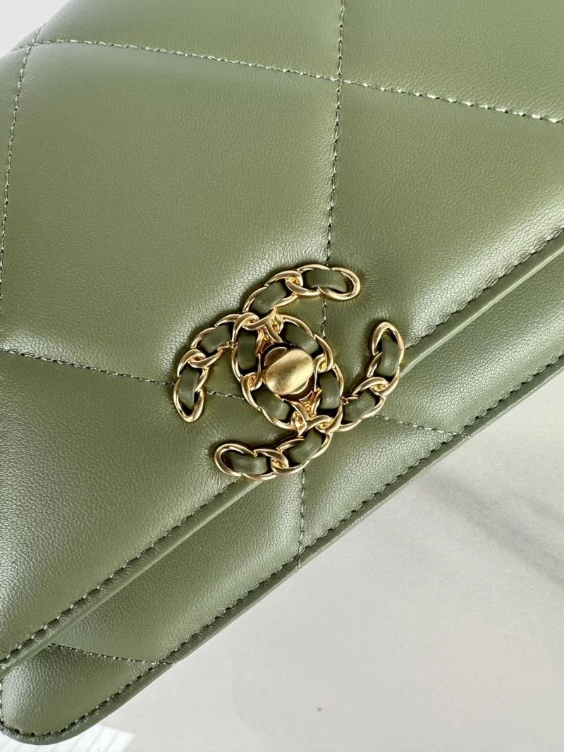 Chanel 19 Bags StreetReady 55568