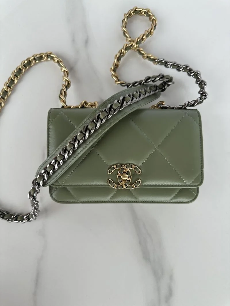 Chanel 19 Bags StreetReady 55568