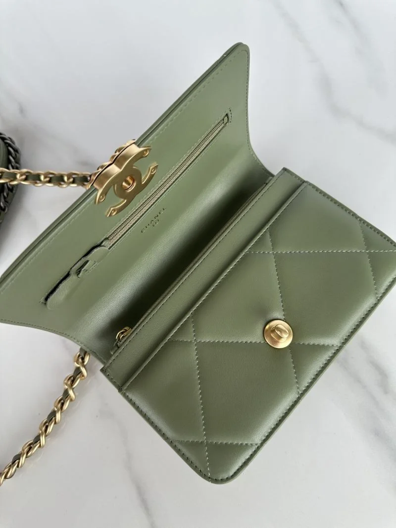 Chanel 19 Bags StreetReady 55568
