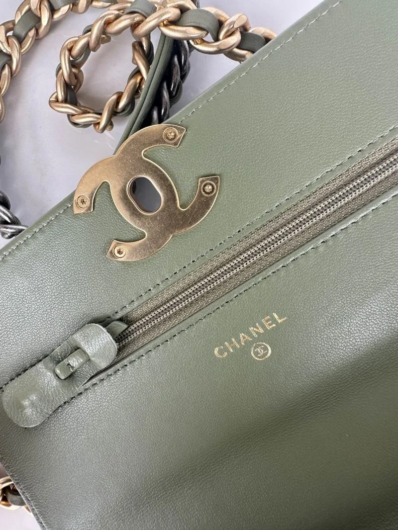 Chanel 19 Bags StreetReady 55568
