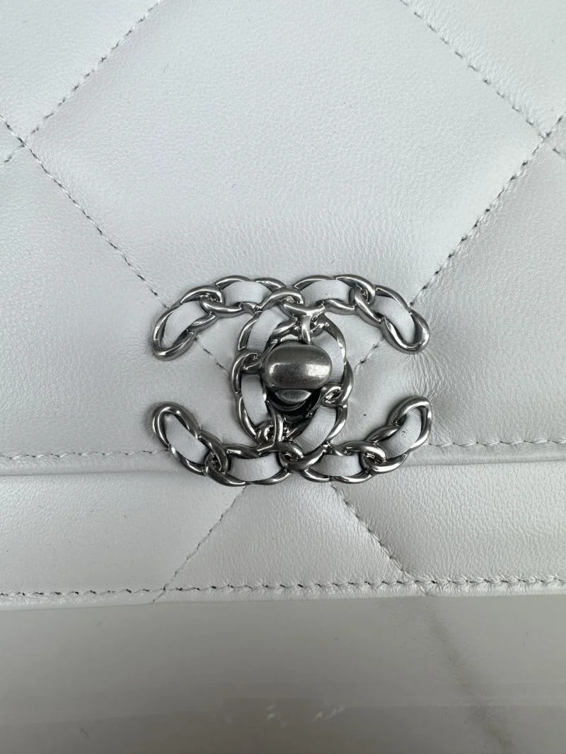 Chanel 19 Bags Cozy 55561