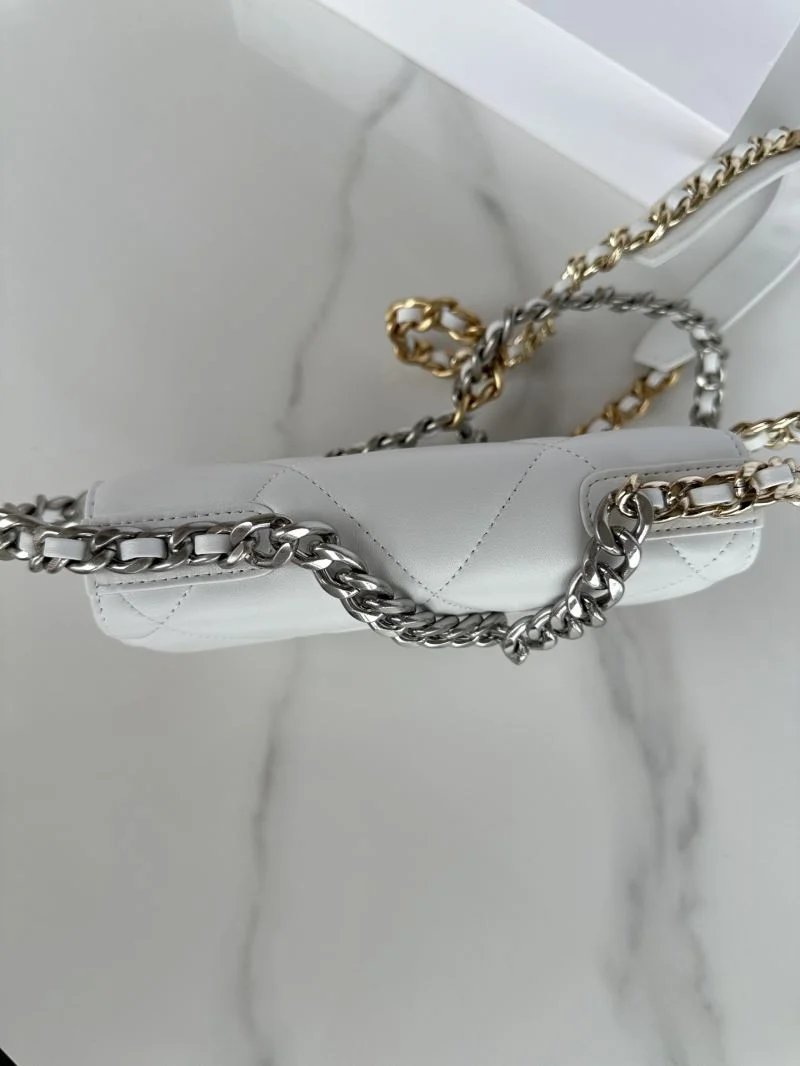 Chanel 19 Bags Cozy 55561