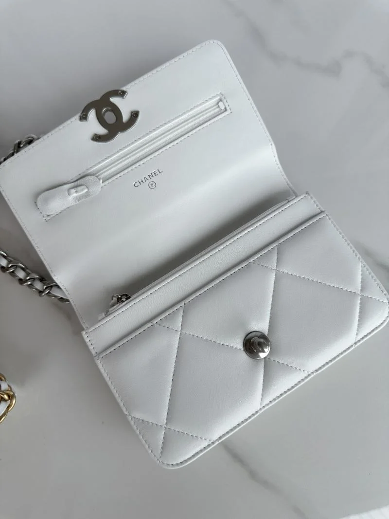 Chanel 19 Bags Cozy 55561