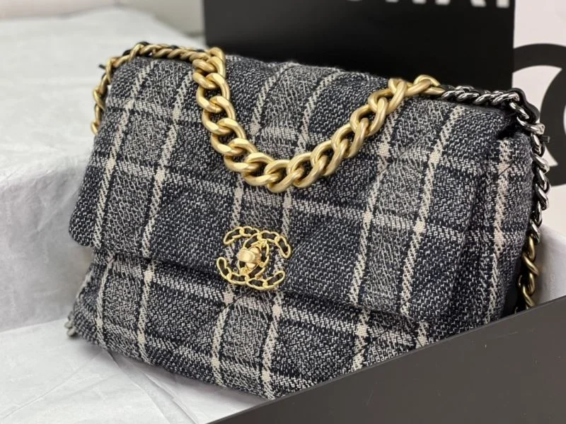 Flexible Chanel 19 Bags 55552
