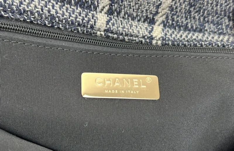Flexible Chanel 19 Bags 55552
