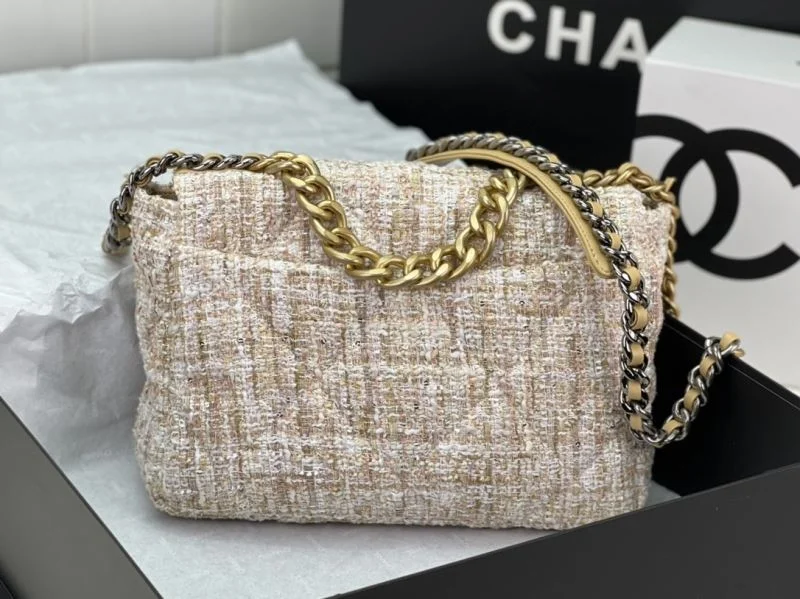 Chanel 19 Bags Effortless 55538