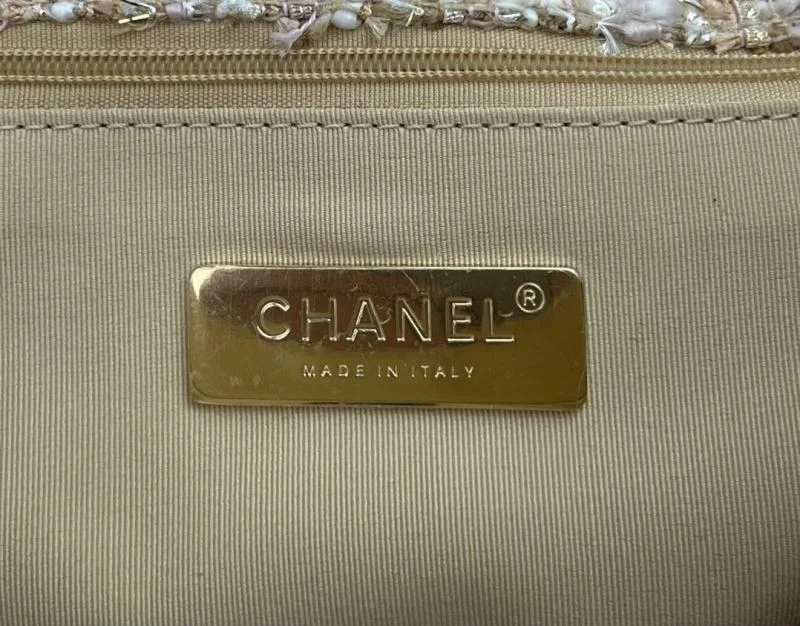 Chanel 19 Bags Effortless 55538
