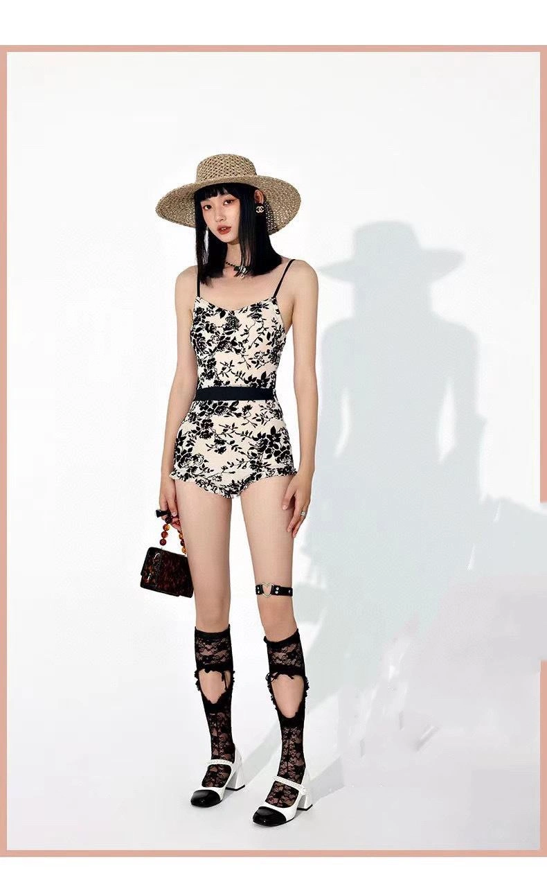 Minimalist Chanel Bikins 256390