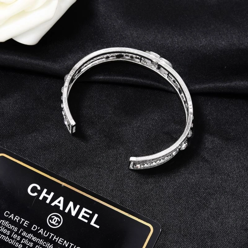 Resilient Chanel Bracelets 231379