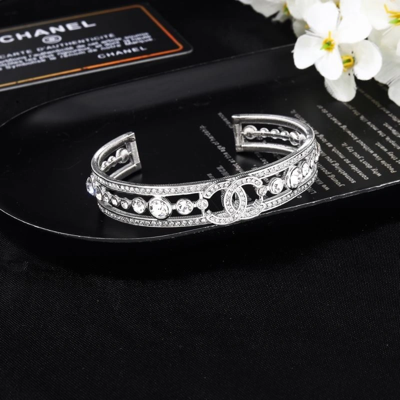 Resilient Chanel Bracelets 231379