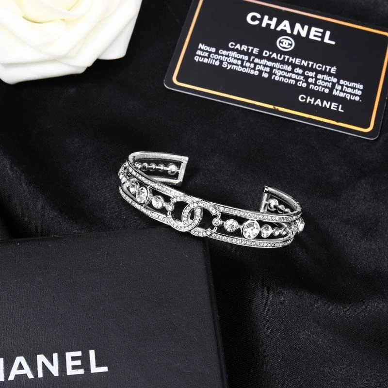 Resilient Chanel Bracelets 231379