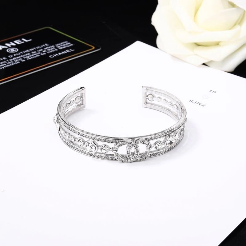Resilient Chanel Bracelets 231379