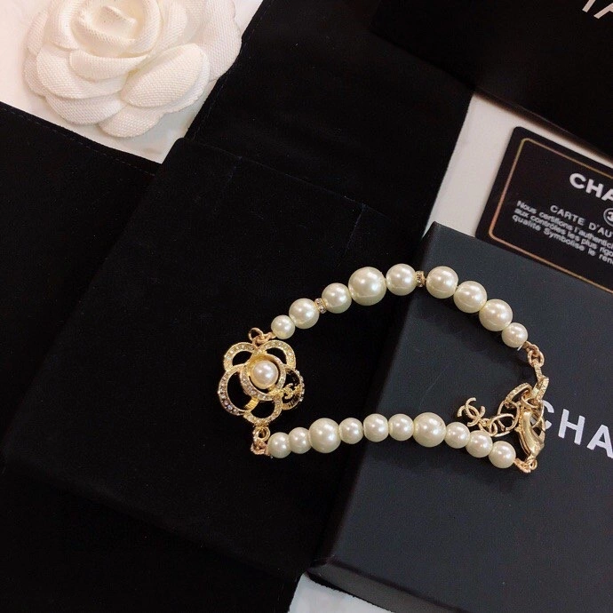 WellDesigned Chanel Bracelets 231401