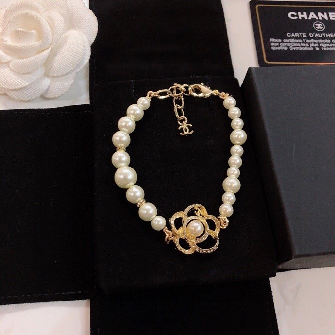 WellDesigned Chanel Bracelets 231401