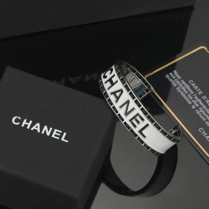 Resilient Chanel Bracelets 231374