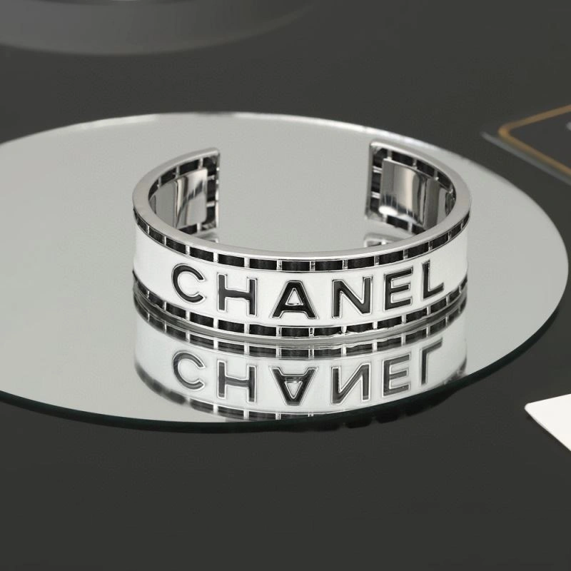 Resilient Chanel Bracelets 231374