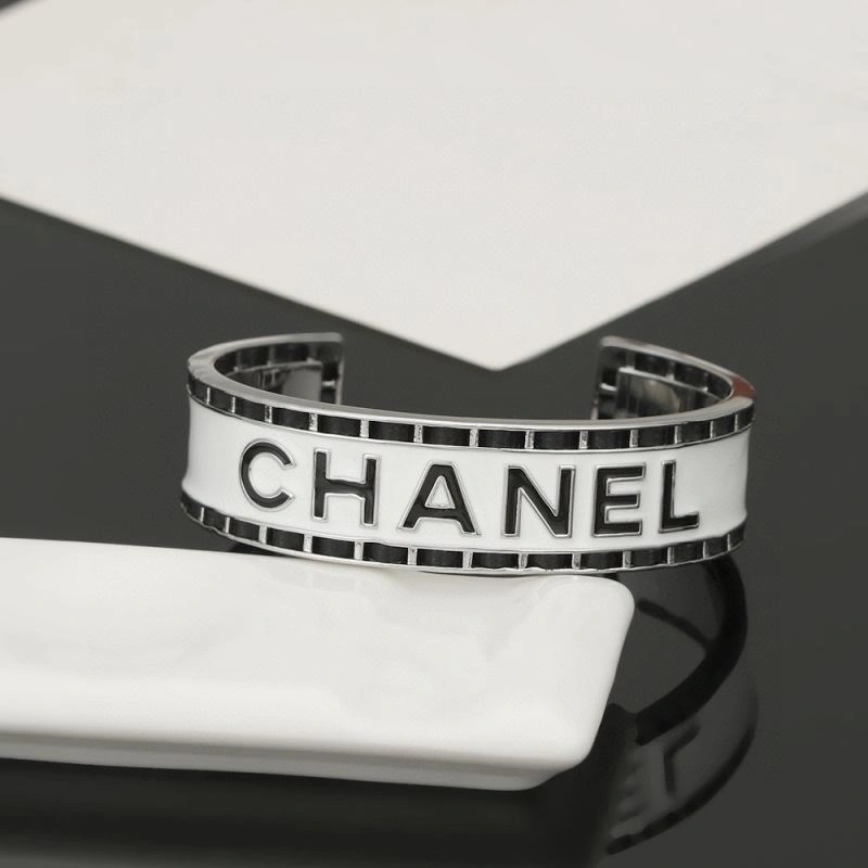 Resilient Chanel Bracelets 231374