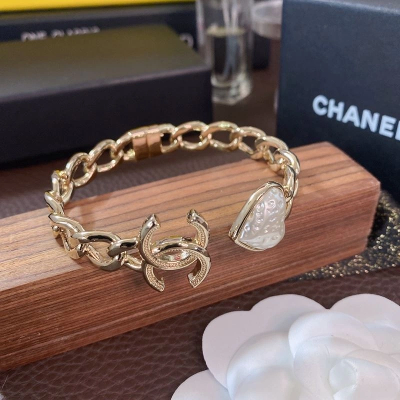 Chanel Bracelets Cozy 230838