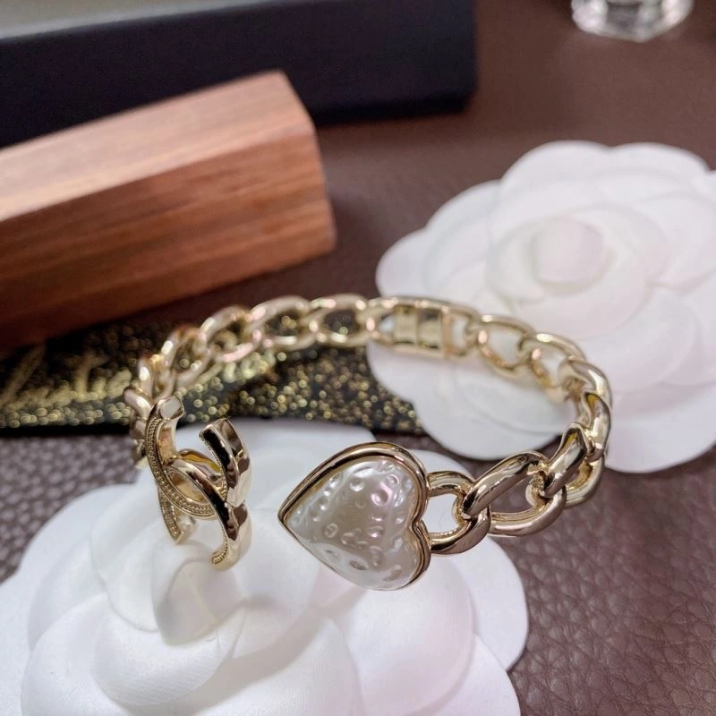 Chanel Bracelets Cozy 230838