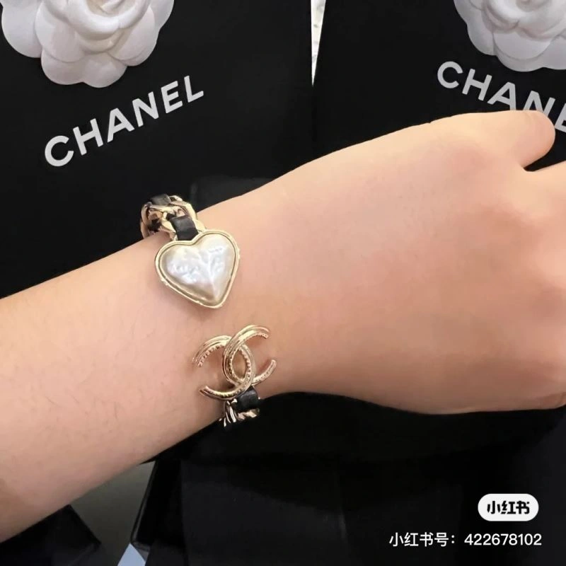 Snug Chanel Bracelets 230878
