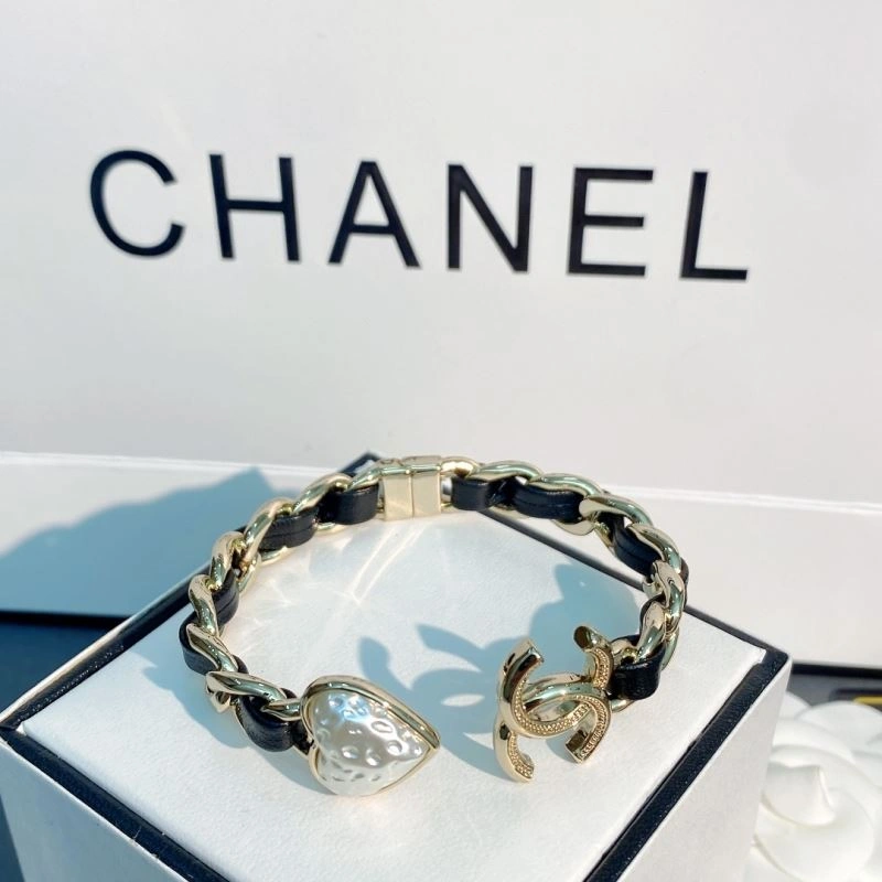 Snug Chanel Bracelets 230878