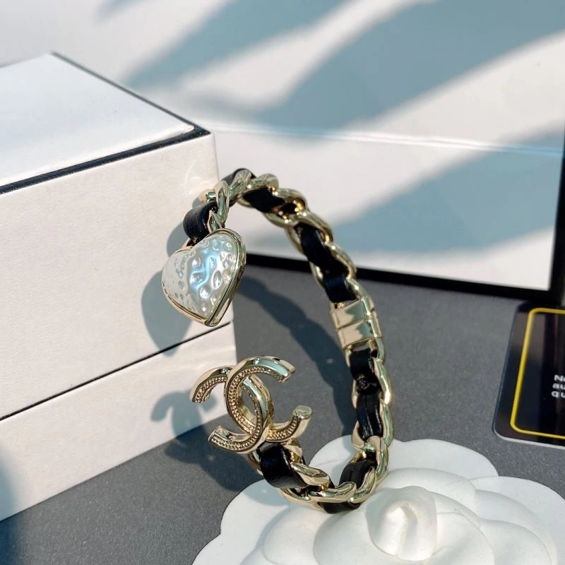 Snug Chanel Bracelets 230878
