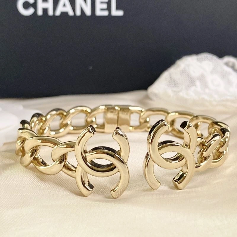 Trendsetting Chanel Bracelets 230834