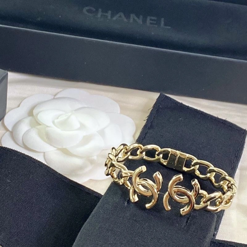 Trendsetting Chanel Bracelets 230834