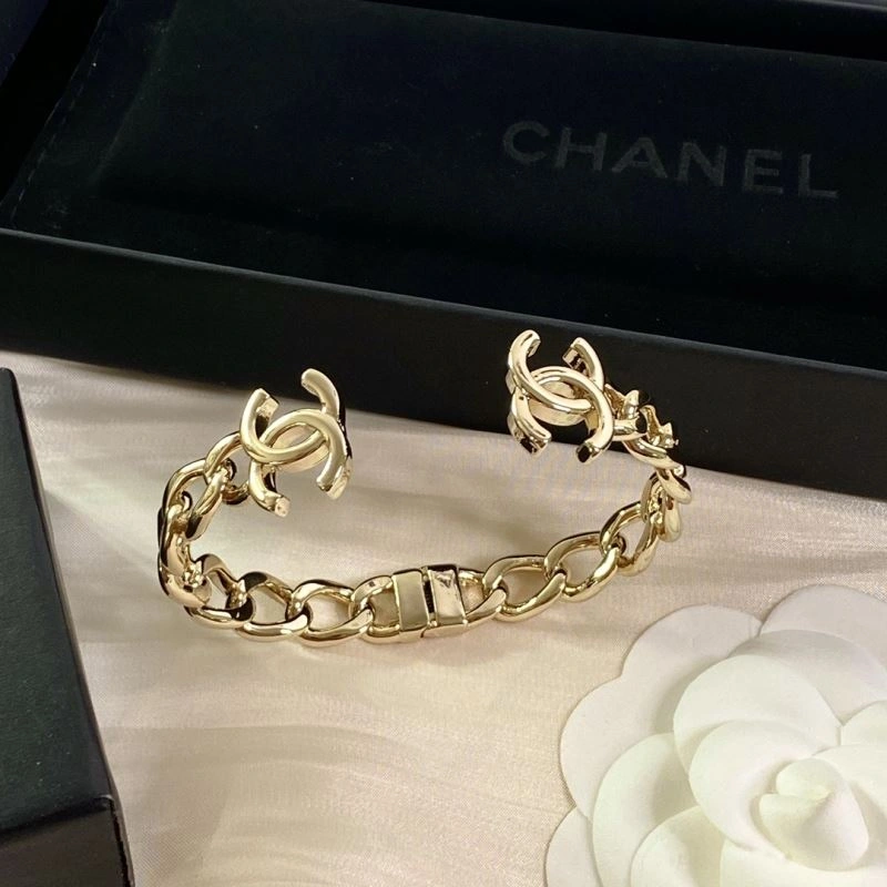 Trendsetting Chanel Bracelets 230834