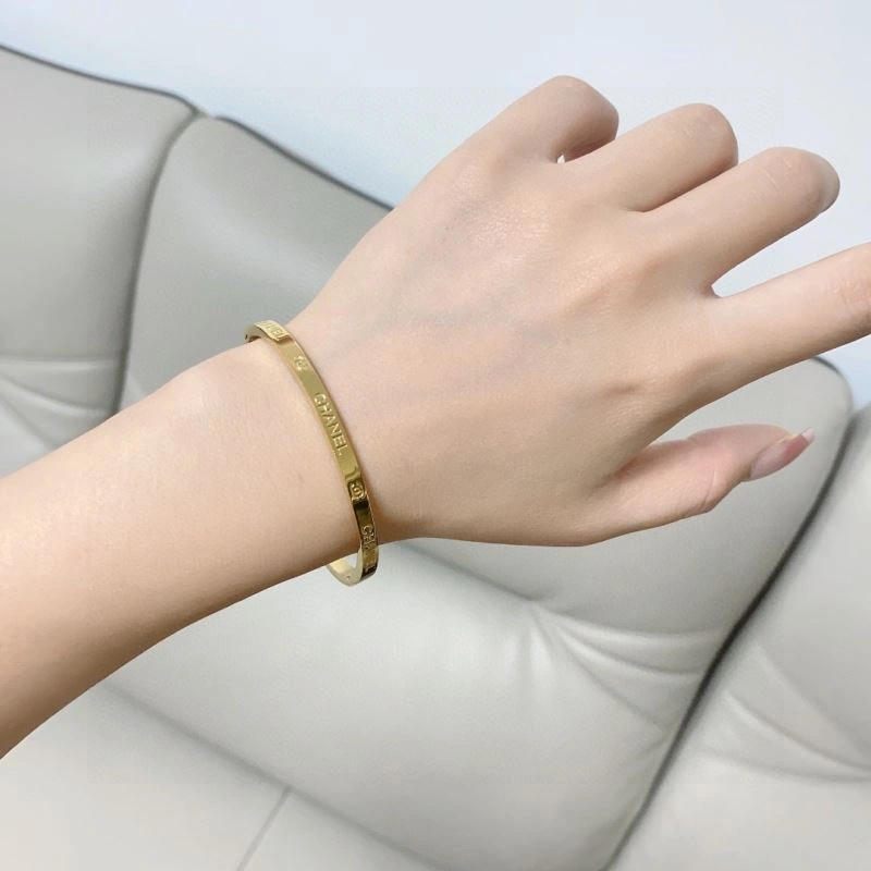 Chanel Bracelets Fashionable 232374