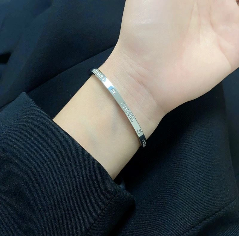 Chanel Bracelets Fashionable 232374