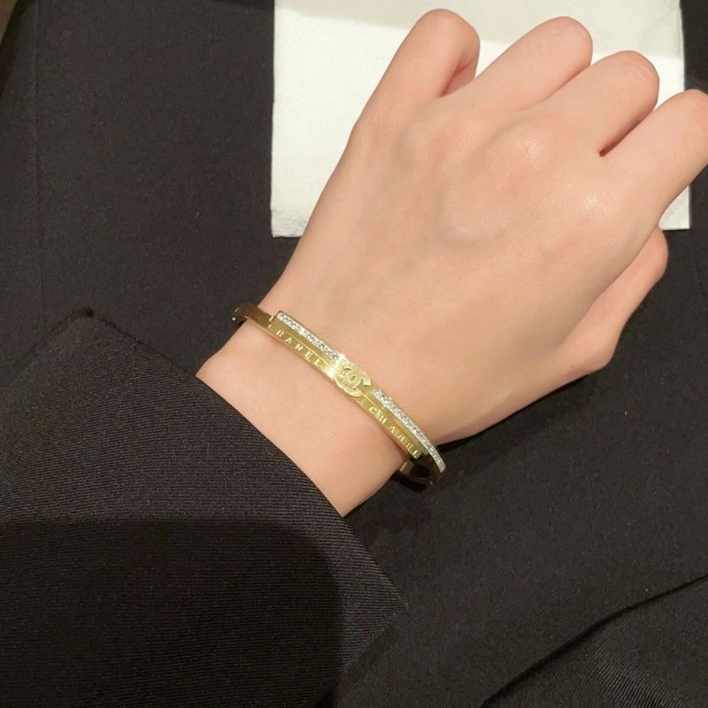 Chanel Bracelets Sleek 230339