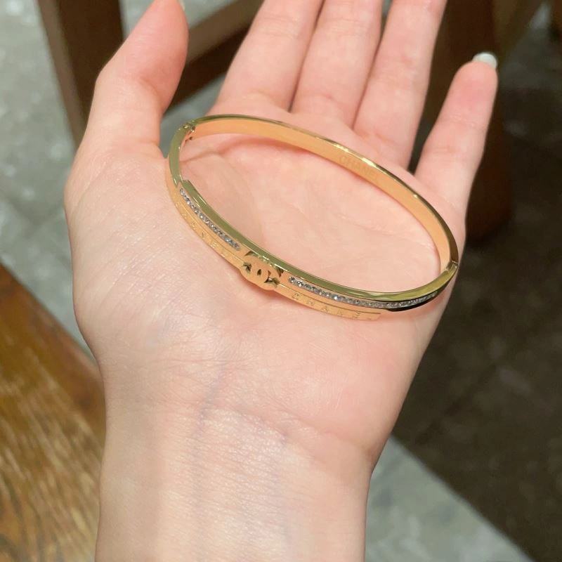 Chanel Bracelets Sleek 230339