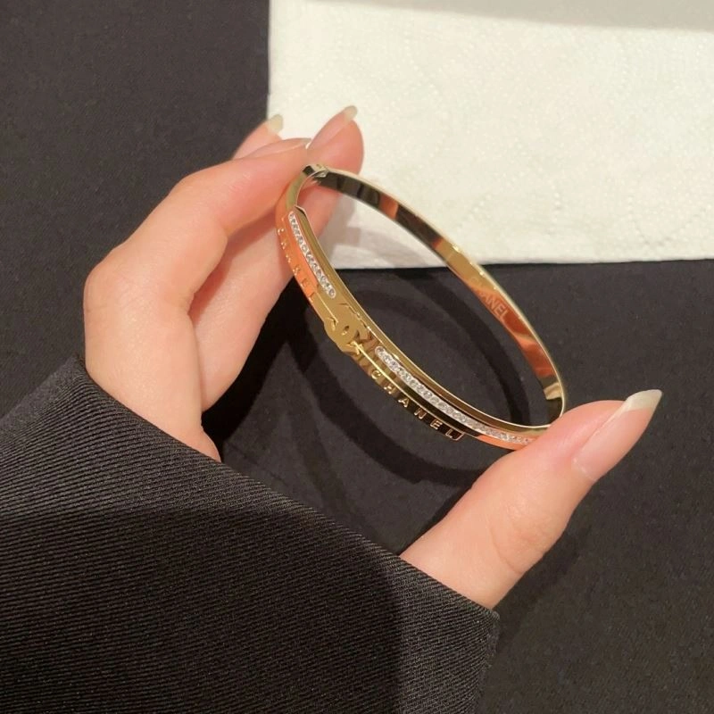 Chanel Bracelets Sleek 230339