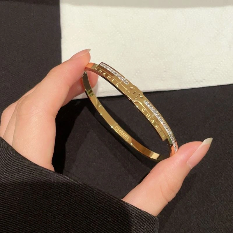 Chanel Bracelets Sleek 230339