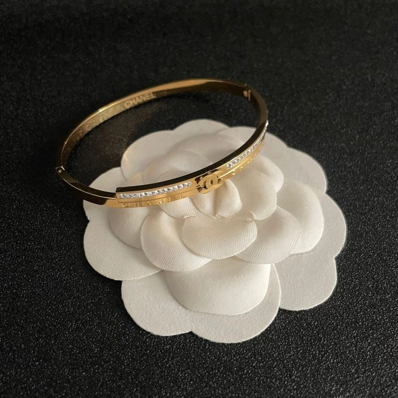 Chanel Bracelets Sleek 230339