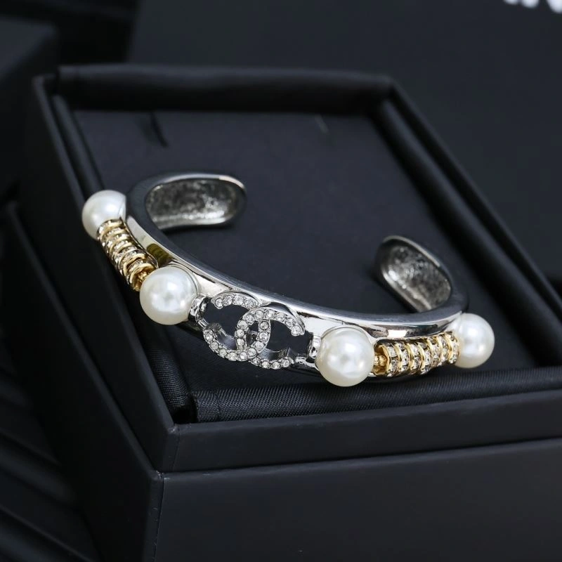 Chanel Bracelets Snug 230353
