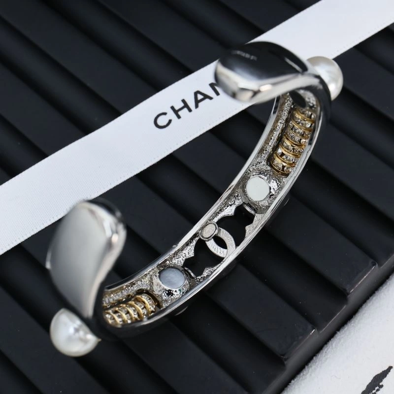 Chanel Bracelets Snug 230353